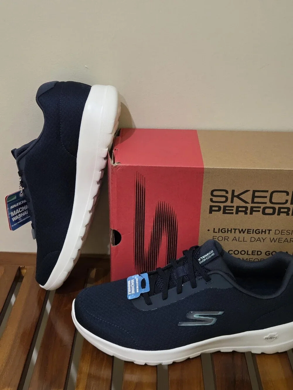 Skechers Women'sSlip-insGO WALK JOY Athletic Walking Sneakers Size 10w NEW
